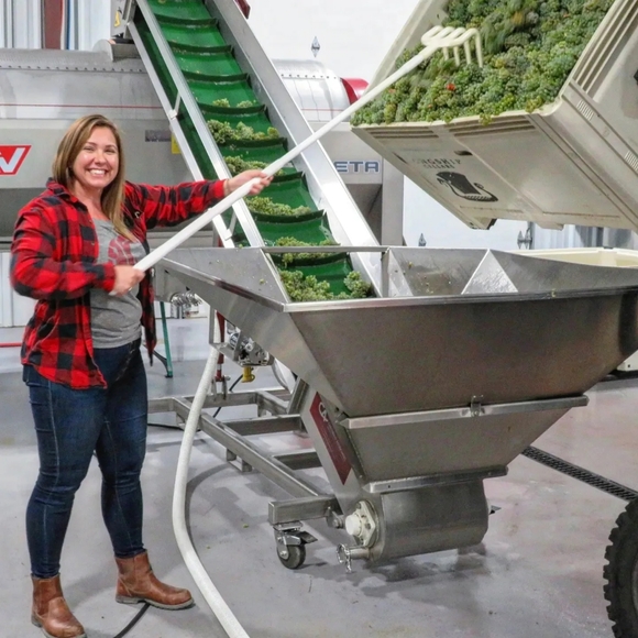 Meet your Posher, Tiffany - Picture 3 of 3